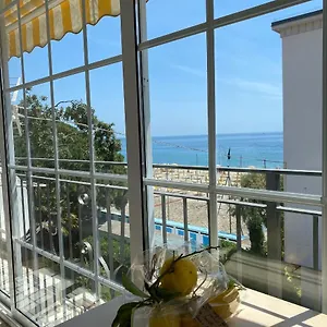 https://villa-ombrosa.hotelitalianriviera.com